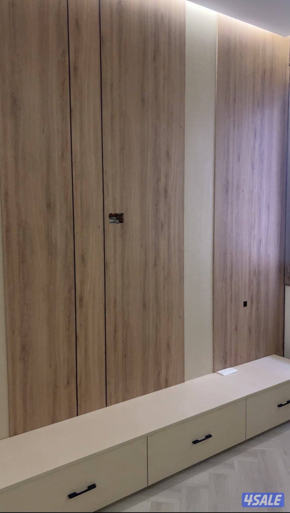 نجار تفصيل دواليب جدران تلفزيون بد وول وأبواب خشب وديكور10