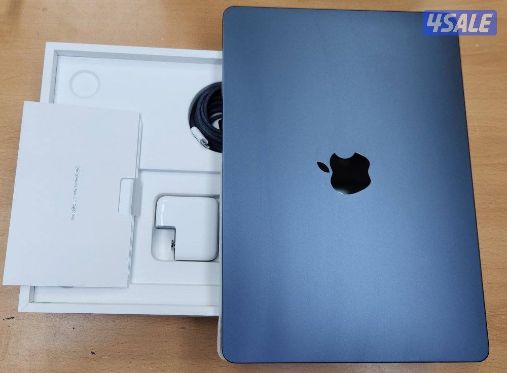 للبيع ماك بوك اير M4 ١٦ رام ٢٥٦ SSD ولا ربع غلطة مع كرتون واغراضة كامل0