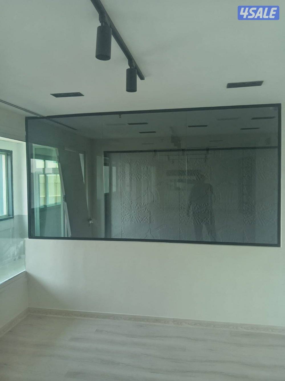 فني تركيب زجاج و مرايات. بلكونات.طاولات. شوربكس قواطع.مرايا مضيئة3