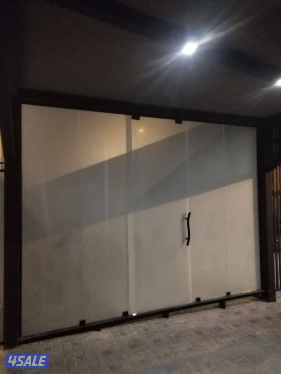 فني تركيب زجاج و مرايات. بلكونات.طاولات. شوربكس قواطع.مرايا مضيئة4