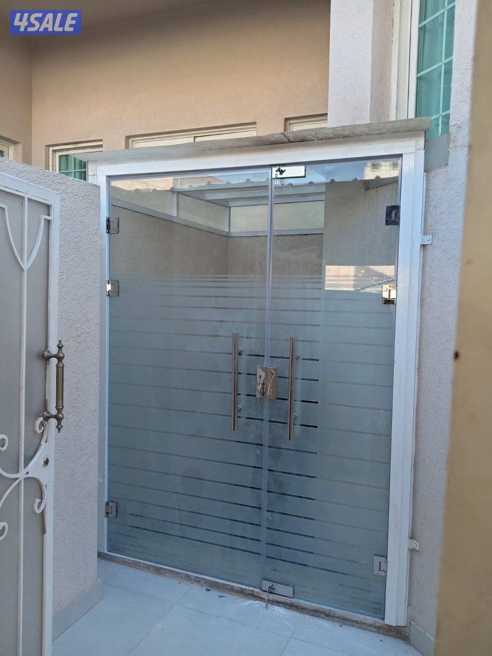 فني تركيب زجاج و مرايات. بلكونات.طاولات. شوربكس قواطع.مرايا مضيئة11