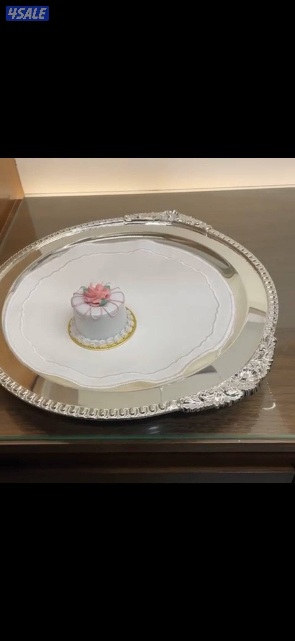 للبيع صواني عدد ٥ من دومو مستعمله مره مع غطاها رقم تلفون0