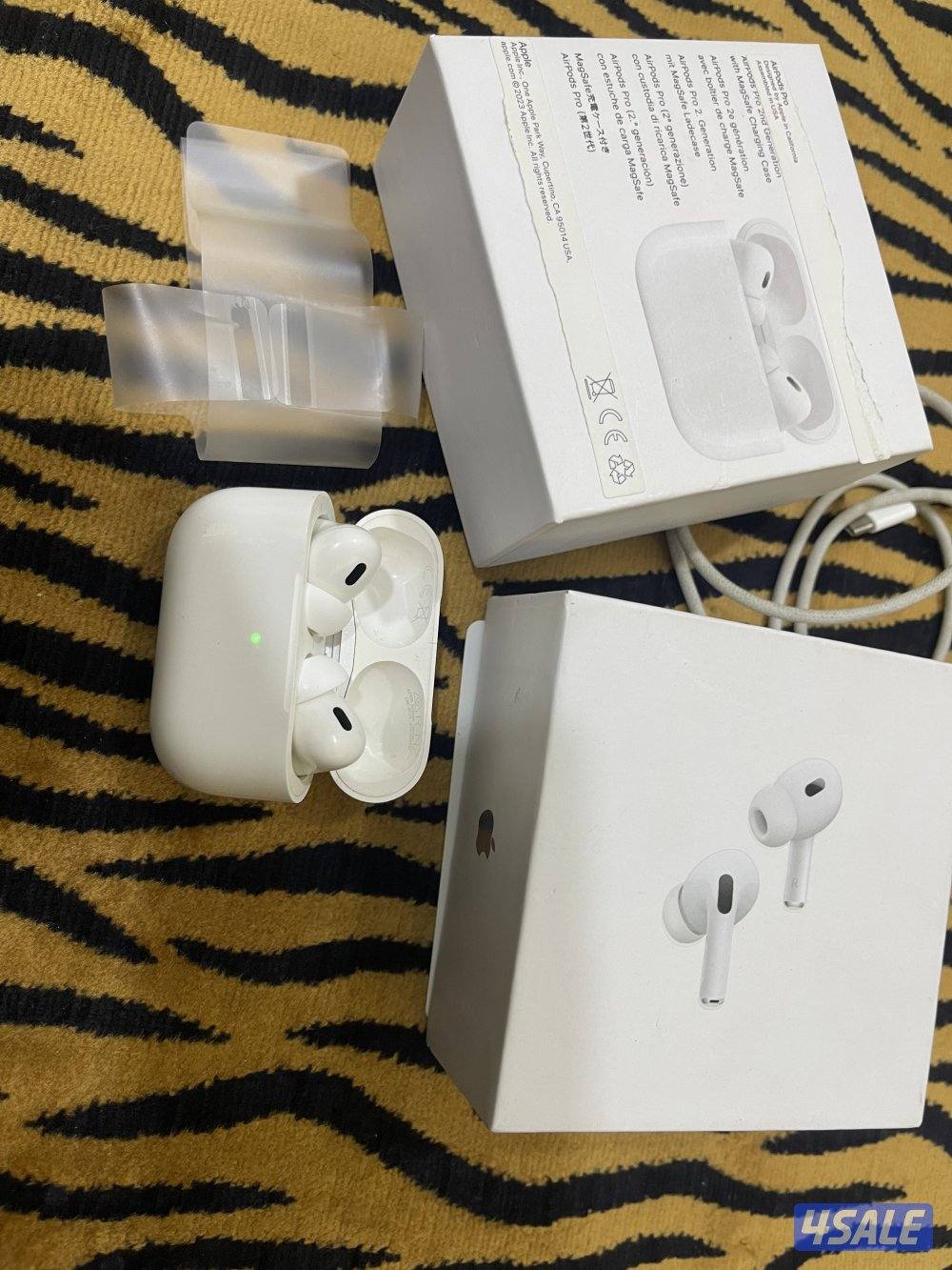 سماعة ايربود آبل الاصلية برو 2 نظيفة وشغالة تمام مع الشحن الاصلي0