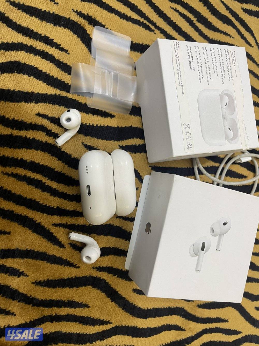 سماعة ايربود آبل الاصلية برو 2 نظيفة وشغالة تمام مع الشحن الاصلي2