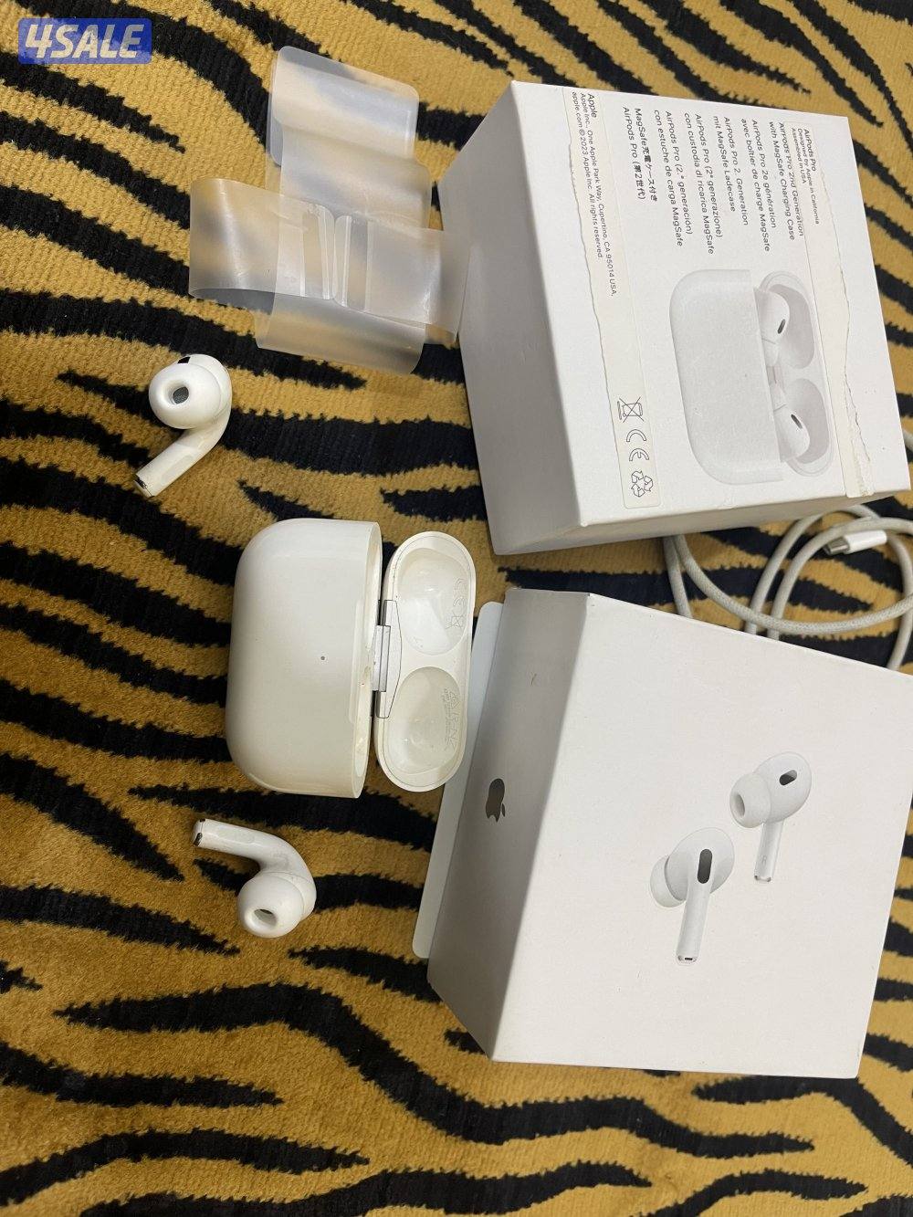 سماعة ايربود آبل الاصلية برو 2 نظيفة وشغالة تمام مع الشحن الاصلي4