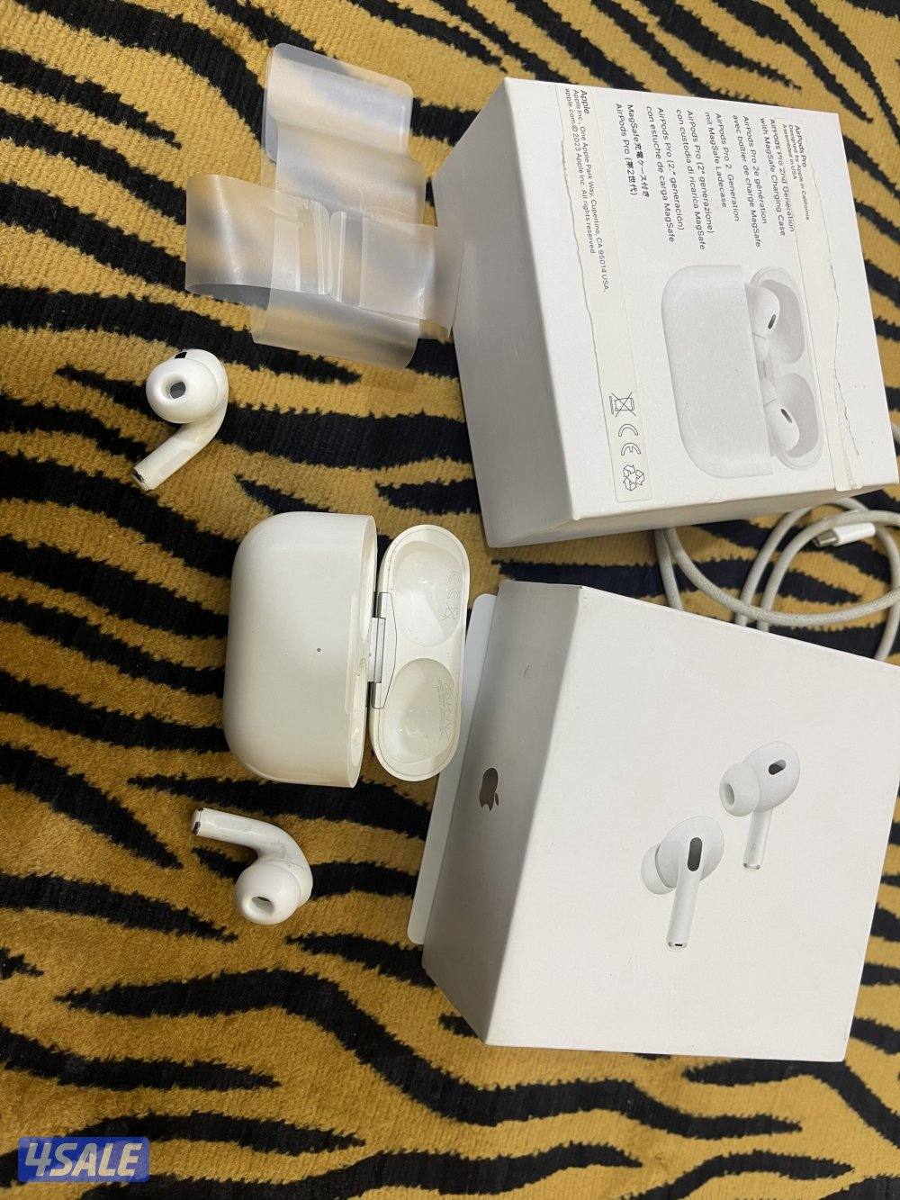 سماعة ايربود آبل الاصلية برو 2 نظيفة وشغالة تمام مع الشحن الاصلي5
