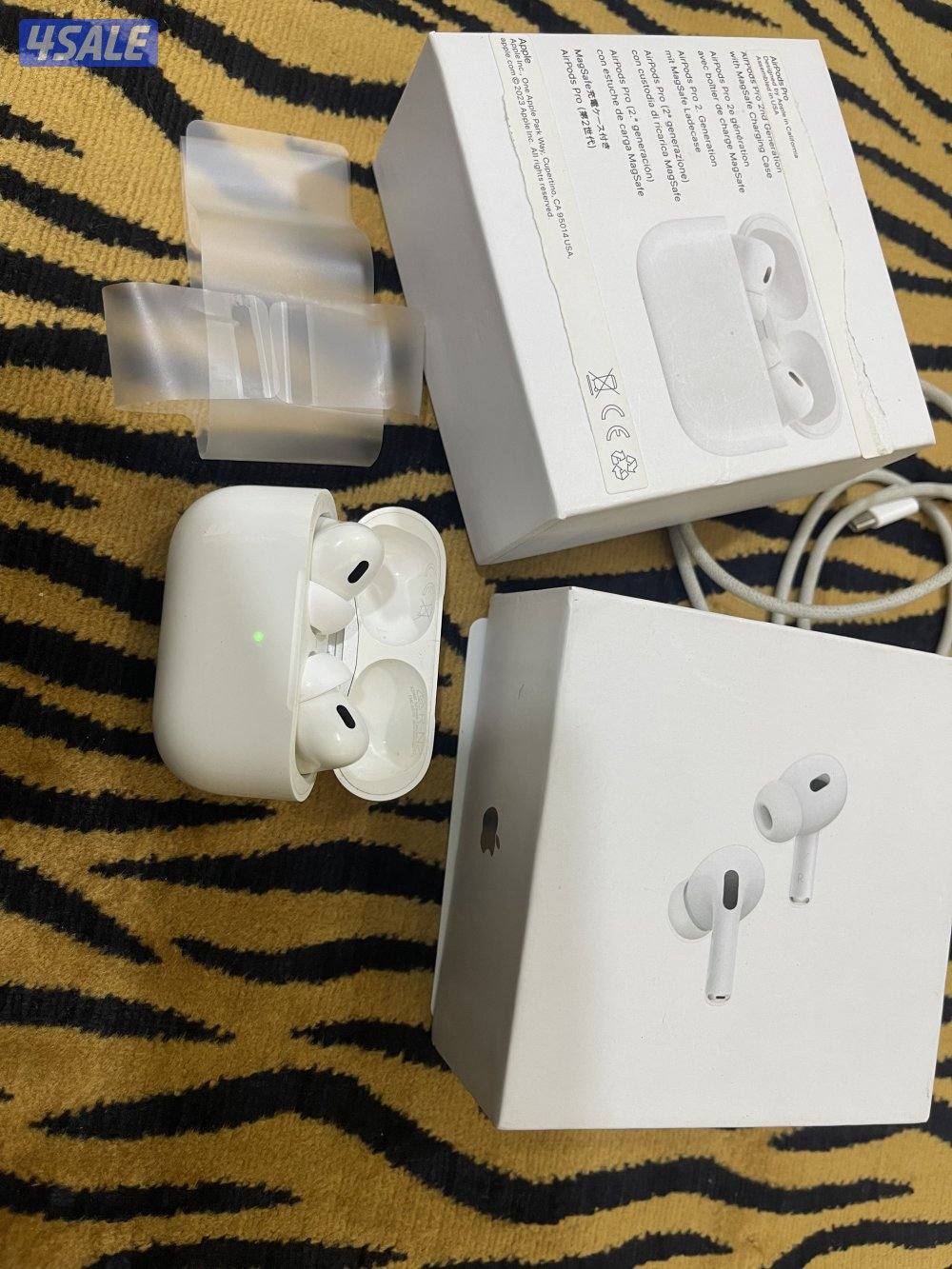 سماعة ايربود آبل الاصلية برو 2 نظيفة وشغالة تمام مع الشحن الاصلي6