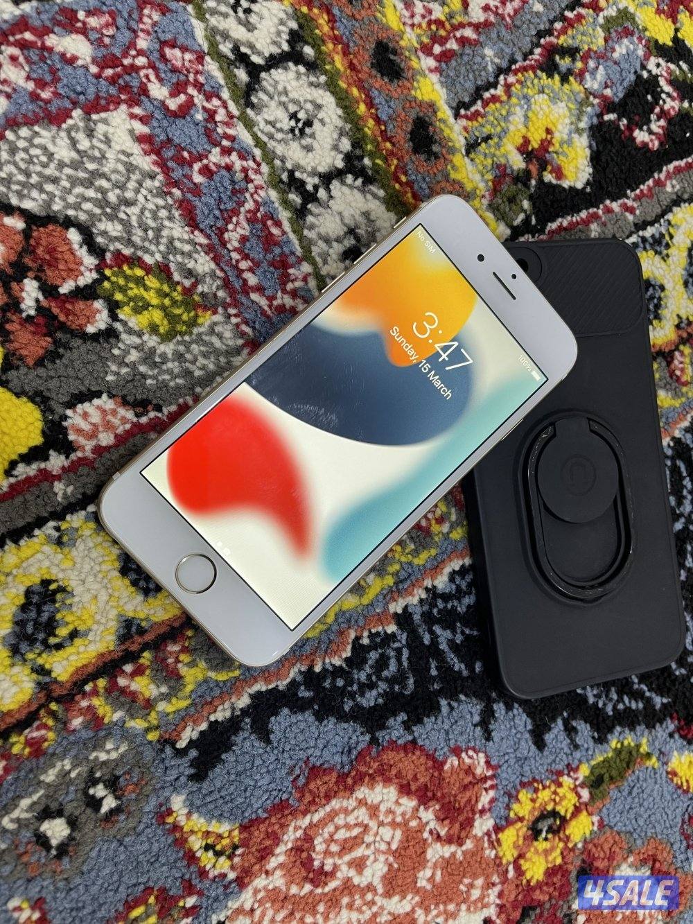 ايفون 6s نظيف 16 قيقا بطارية 78 نظيف وشغال تمام مع كفر0