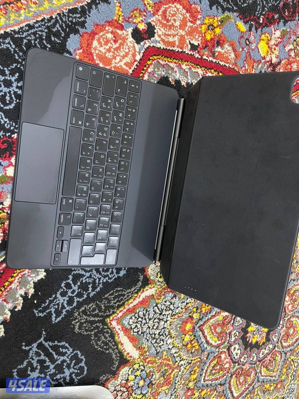 للبيع كيبورد ابل ماجيك الاصلي حجم 12.9 انش نظيف وشغال تمام بسعر 552