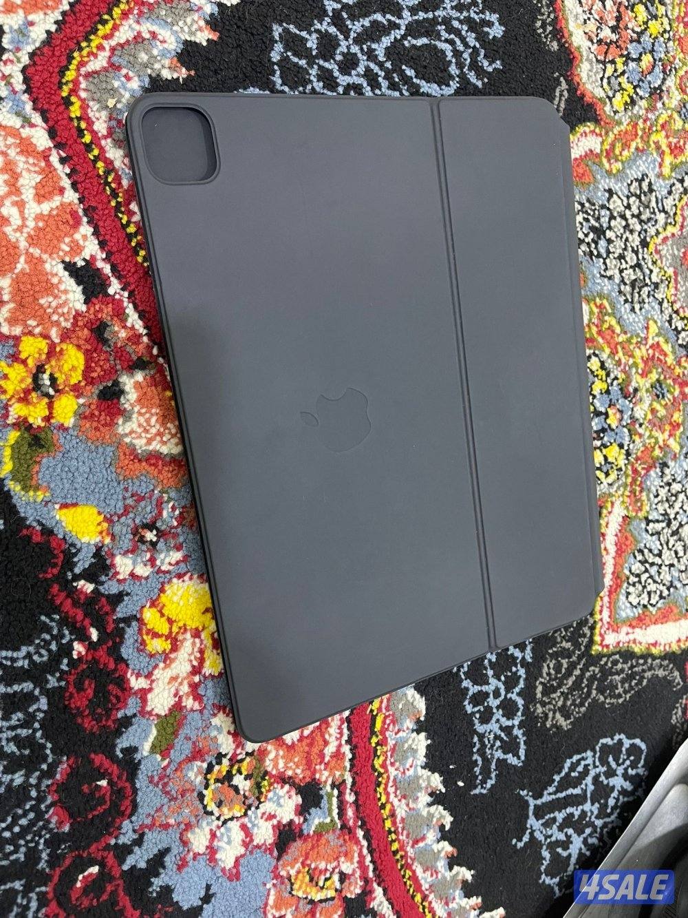 للبيع كيبورد ابل ماجيك الاصلي حجم 12.9 انش نظيف وشغال تمام بسعر 554