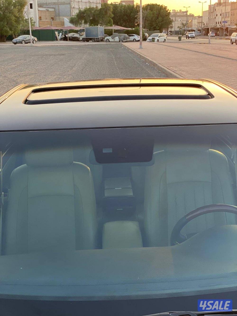 للبيع هونداي جينسيس موديل ٢٠١٤ لون اسود داخل بيخ ٦ سلندر فل ابشن3