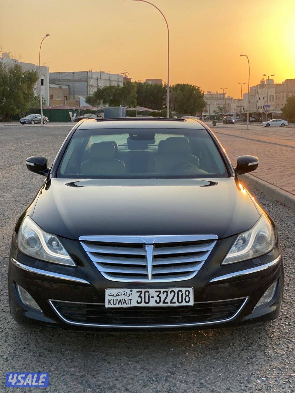 للبيع هونداي جينسيس موديل ٢٠١٤ لون اسود داخل بيخ ٦ سلندر فل ابشن4