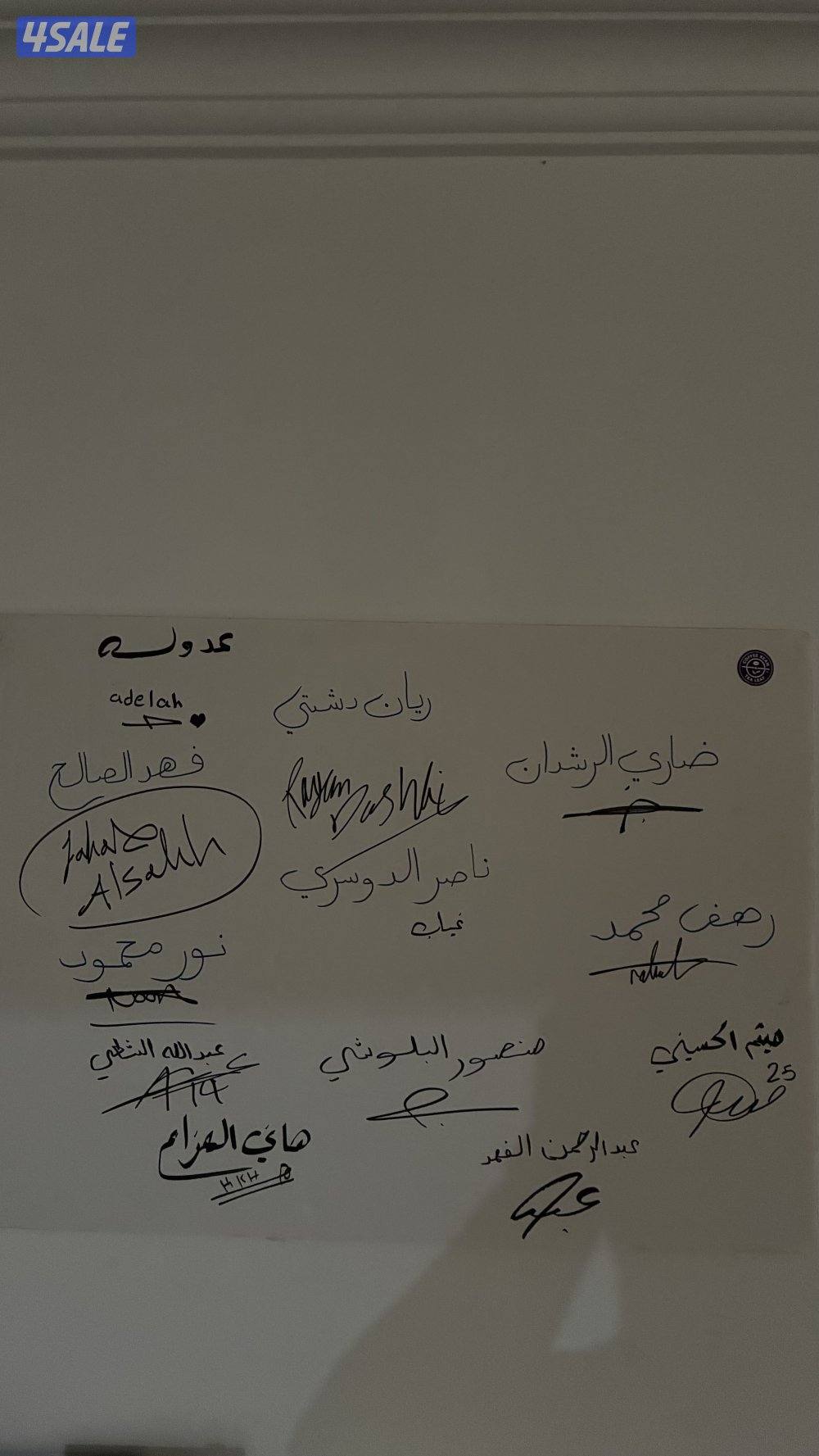 لوحة موقعين عليها 11 فنان مشهورين0