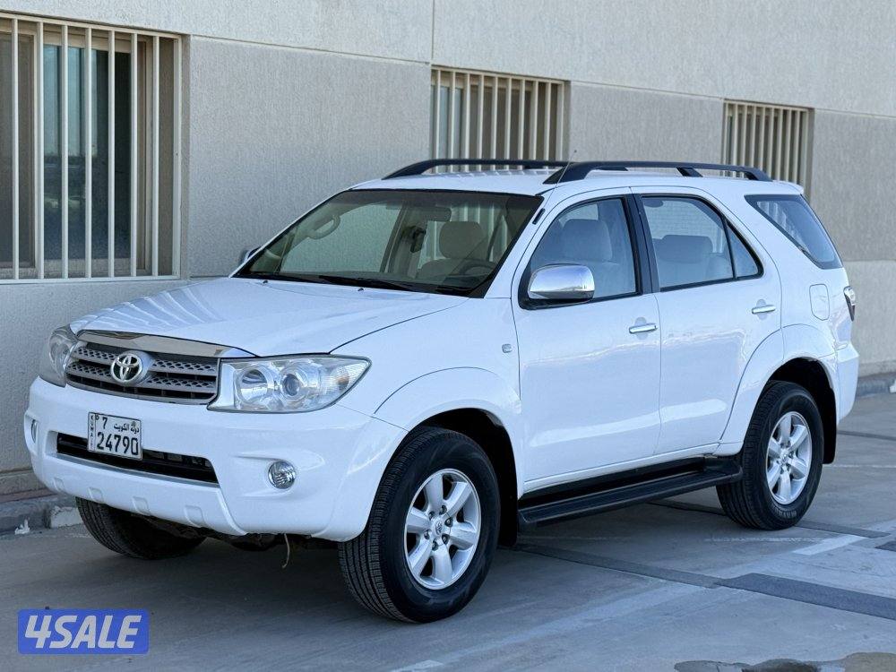 تويوتا فورتنر - موديل 2011 - عداد 313 - دبل جير - وارد الساير0