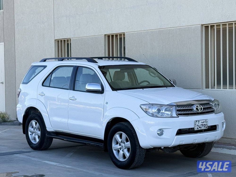 تويوتا فورتنر - موديل 2011 - عداد 313 - دبل جير - وارد الساير1