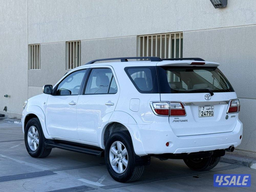 تويوتا فورتنر - موديل 2011 - عداد 313 - دبل جير - وارد الساير2
