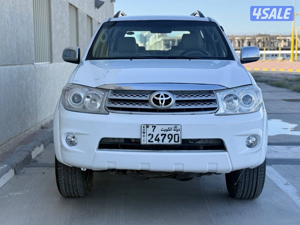تويوتا فورتنر - موديل 2011 - عداد 313 - دبل جير - وارد الساير4