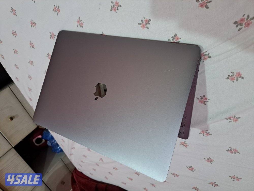 MacBook pro 2018 16gb ram 512gb0