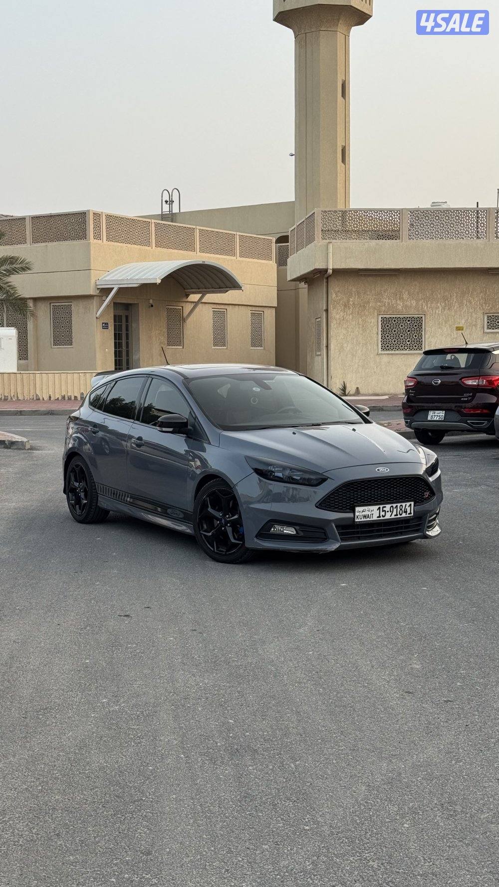 للبيع فورد فوكس ST قير عادي شرط الفحص1