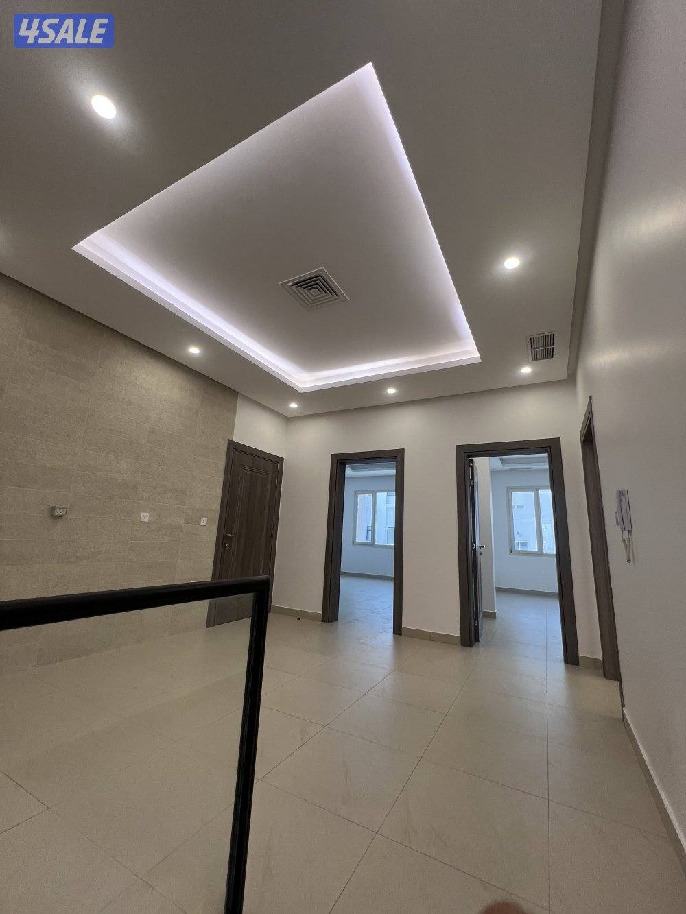 للايجار دور دوبلكس ارضي وأول وسرداب اول ساكن جديد  فيها خمس غرف ماستر0