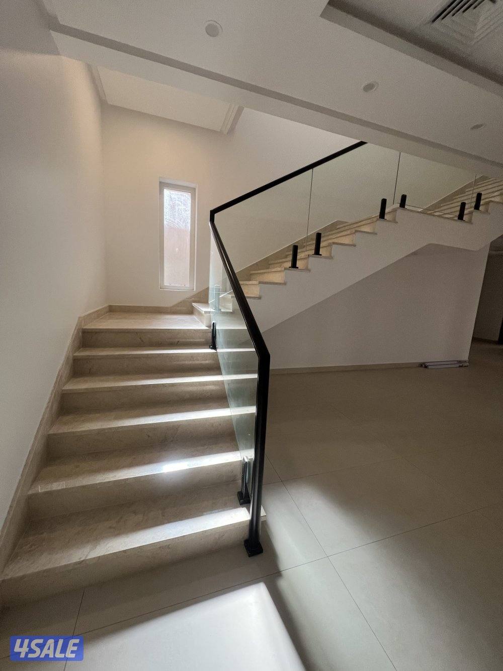 للايجار دور دوبلكس ارضي وأول وسرداب اول ساكن جديد  فيها خمس غرف ماستر1
