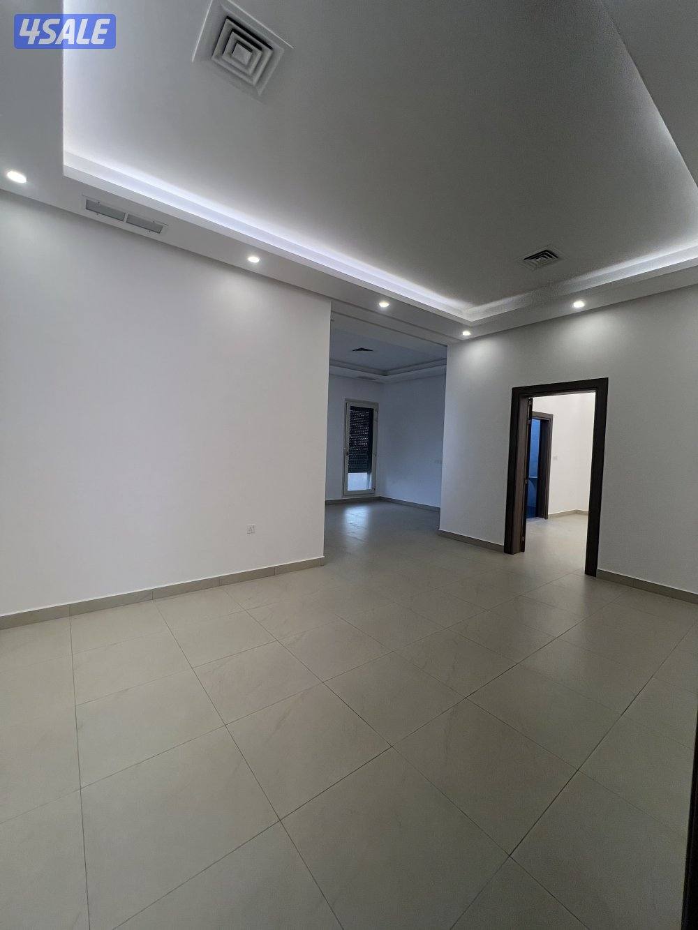 للايجار دور دوبلكس ارضي وأول وسرداب اول ساكن جديد  فيها خمس غرف ماستر2