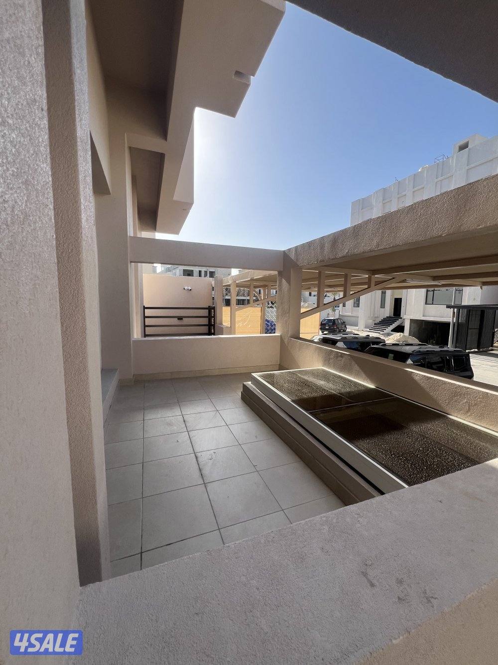 للايجار دور دوبلكس ارضي وأول وسرداب اول ساكن جديد  فيها خمس غرف ماستر8