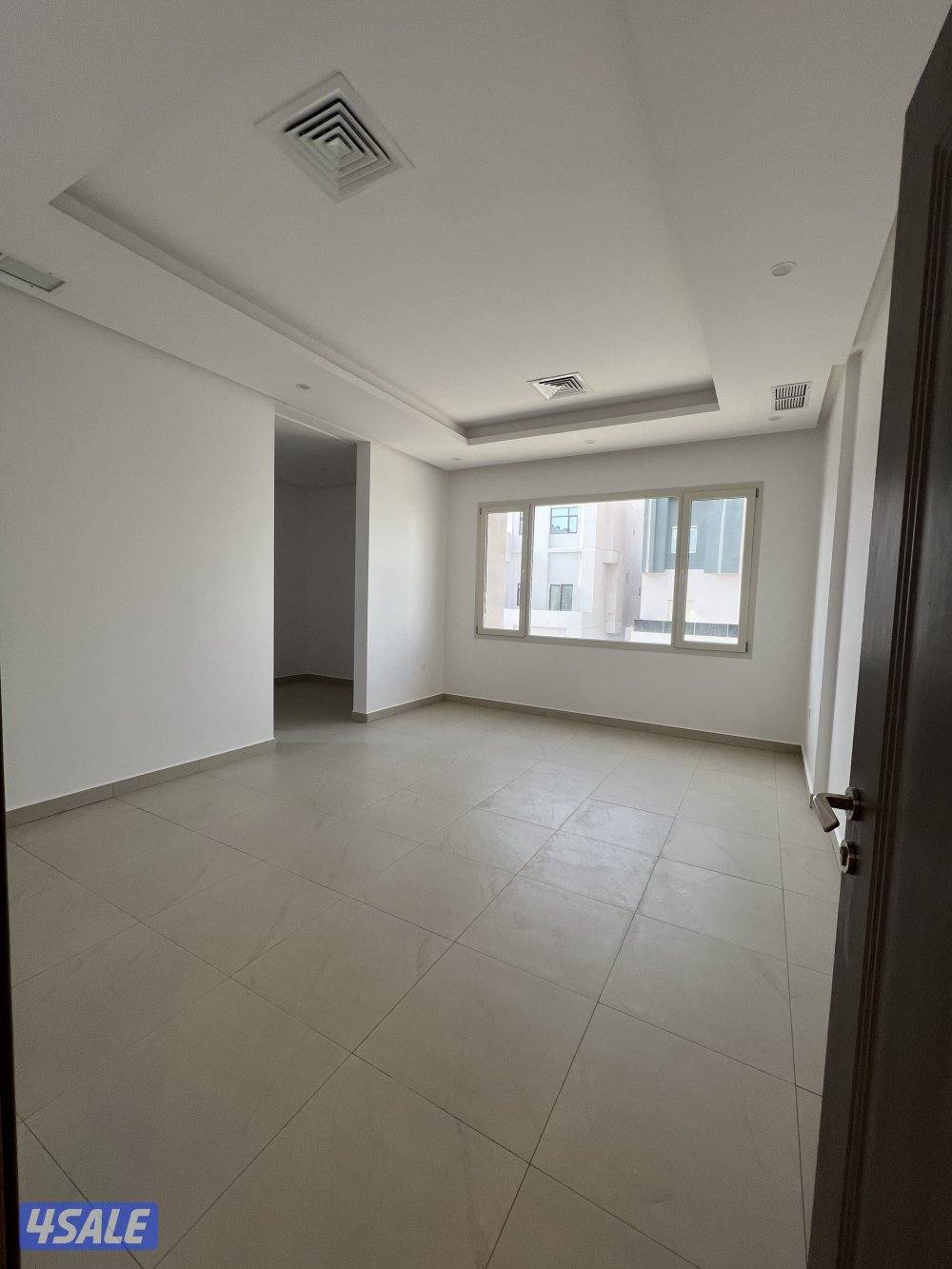 للايجار دور دوبلكس ارضي وأول وسرداب اول ساكن جديد  فيها خمس غرف ماستر12