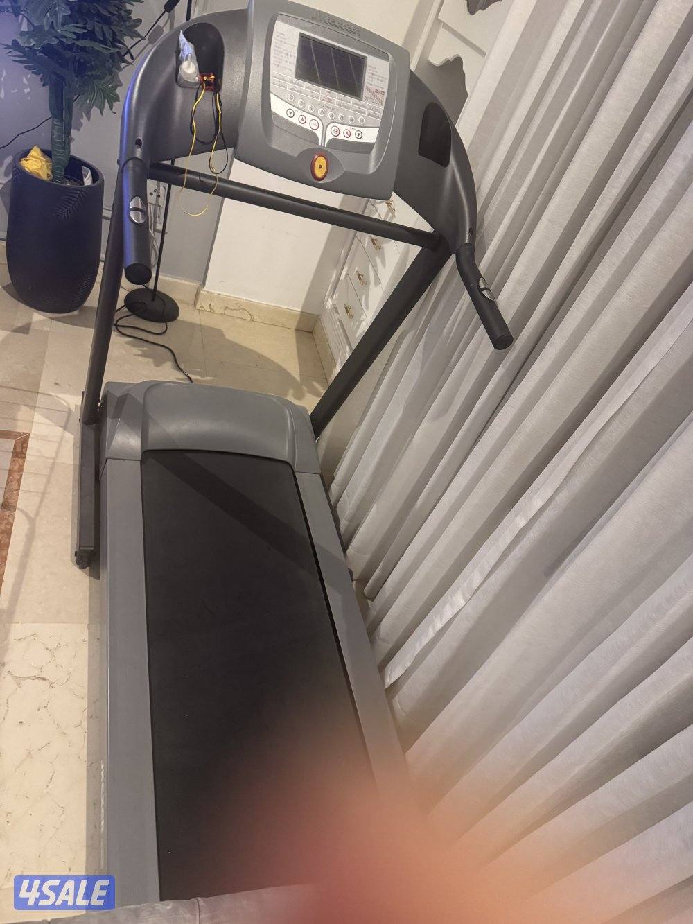 تردميل jkexer للبيع استعمال خفيف جدا و بحاله ممتازة قابل للتفاوض0