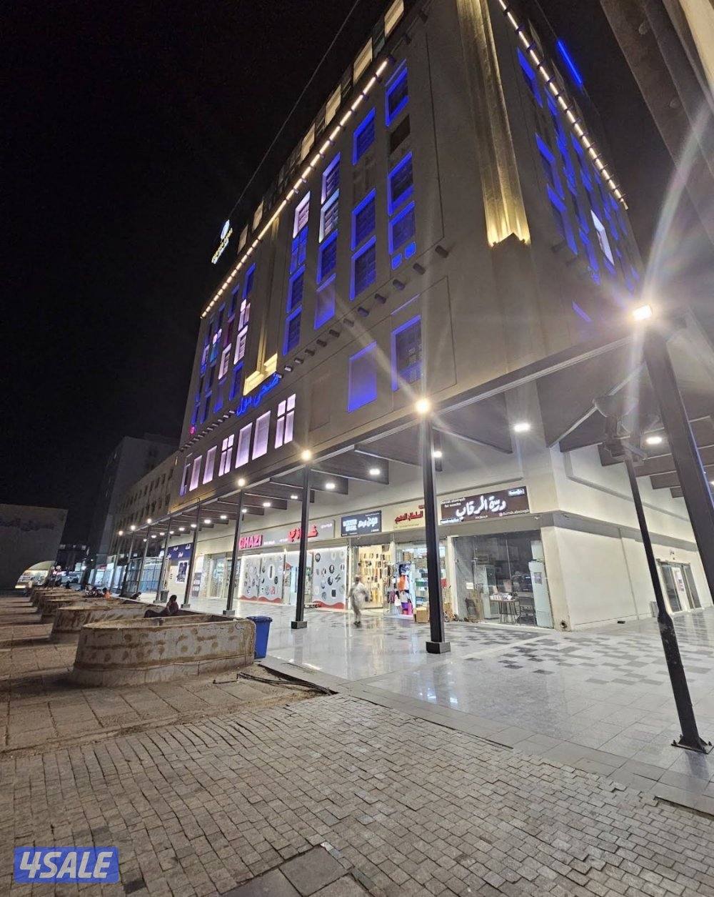 البيع مشغل خياط مجهز بالكامل0