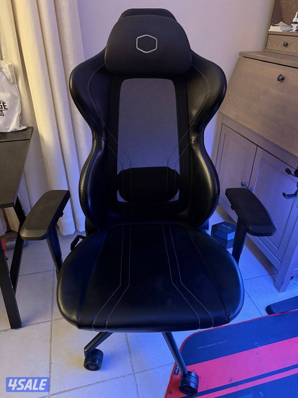 Dx racer master xl gaming chair & cooler master hybrid 1 ergo g chair1