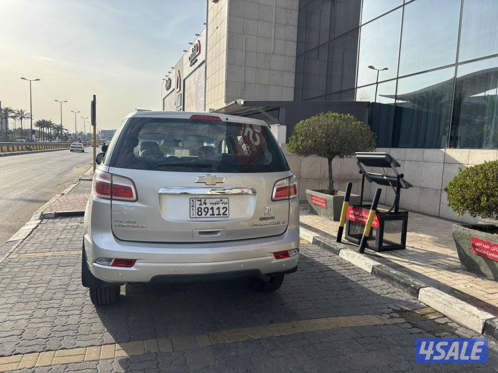 للبيع جيب شفر بليزر موديل 2016 بحاله ممتازه سرفس وكاله2