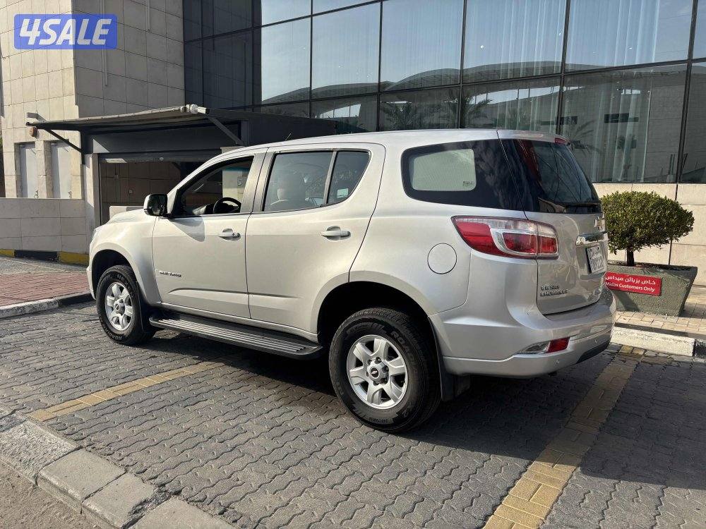 للبيع جيب شفر بليزر موديل 2016 بحاله ممتازه سرفس وكاله3