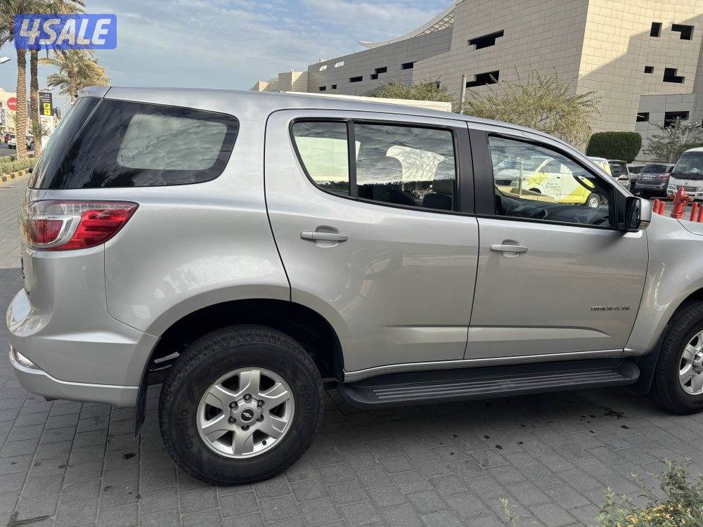 للبيع جيب شفر بليزر موديل 2016 بحاله ممتازه سرفس وكاله5