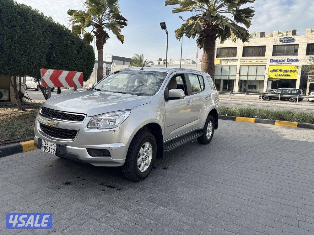 للبيع جيب شفر بليزر موديل 2016 بحاله ممتازه سرفس وكاله12