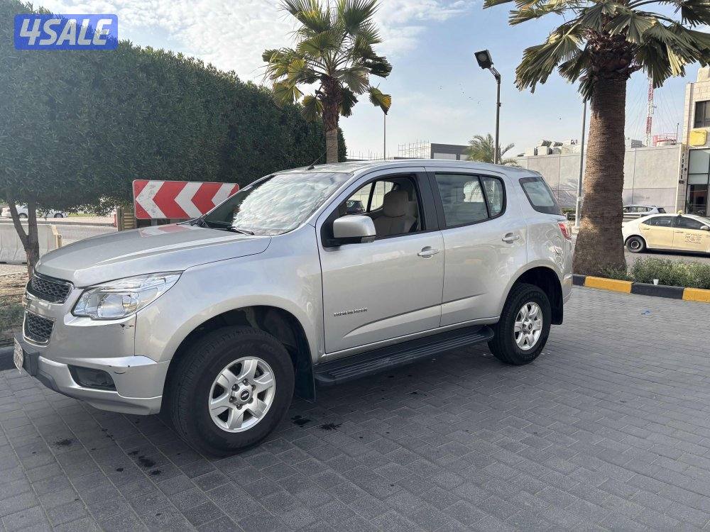 للبيع جيب شفر بليزر موديل 2016 بحاله ممتازه سرفس وكاله13