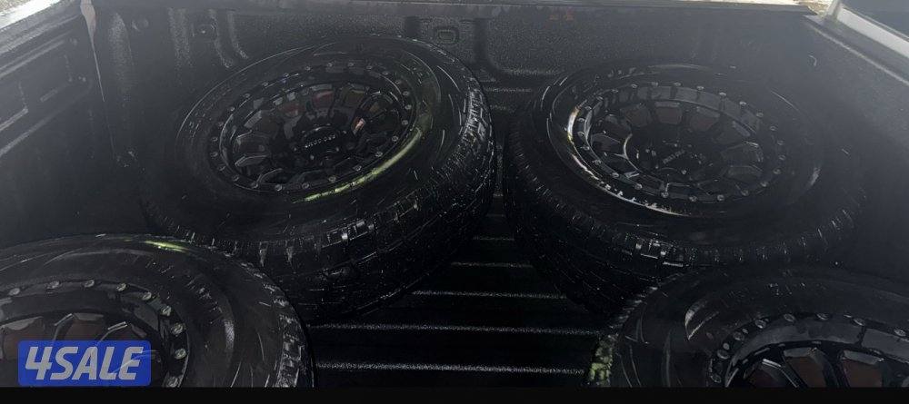 للبيع رنقات 4 جدد مع براغيهم ورمانتهم انظاف ولا زلق فيهم مع تواير حجري0