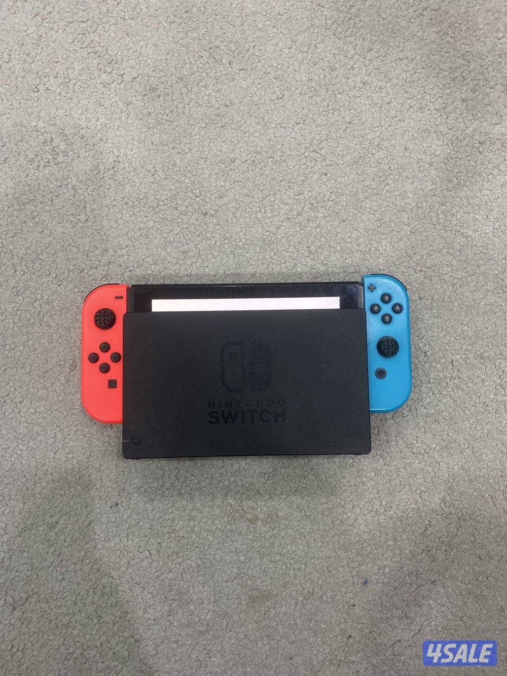 Nintendo switch with original charger and dock0