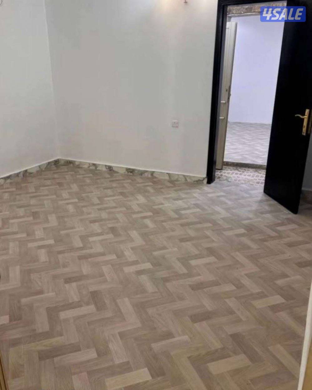 يوجد لدينا جميع انواع الباركيه رول بجميع الالوان نوعيه بلجيكيه وروسيه0