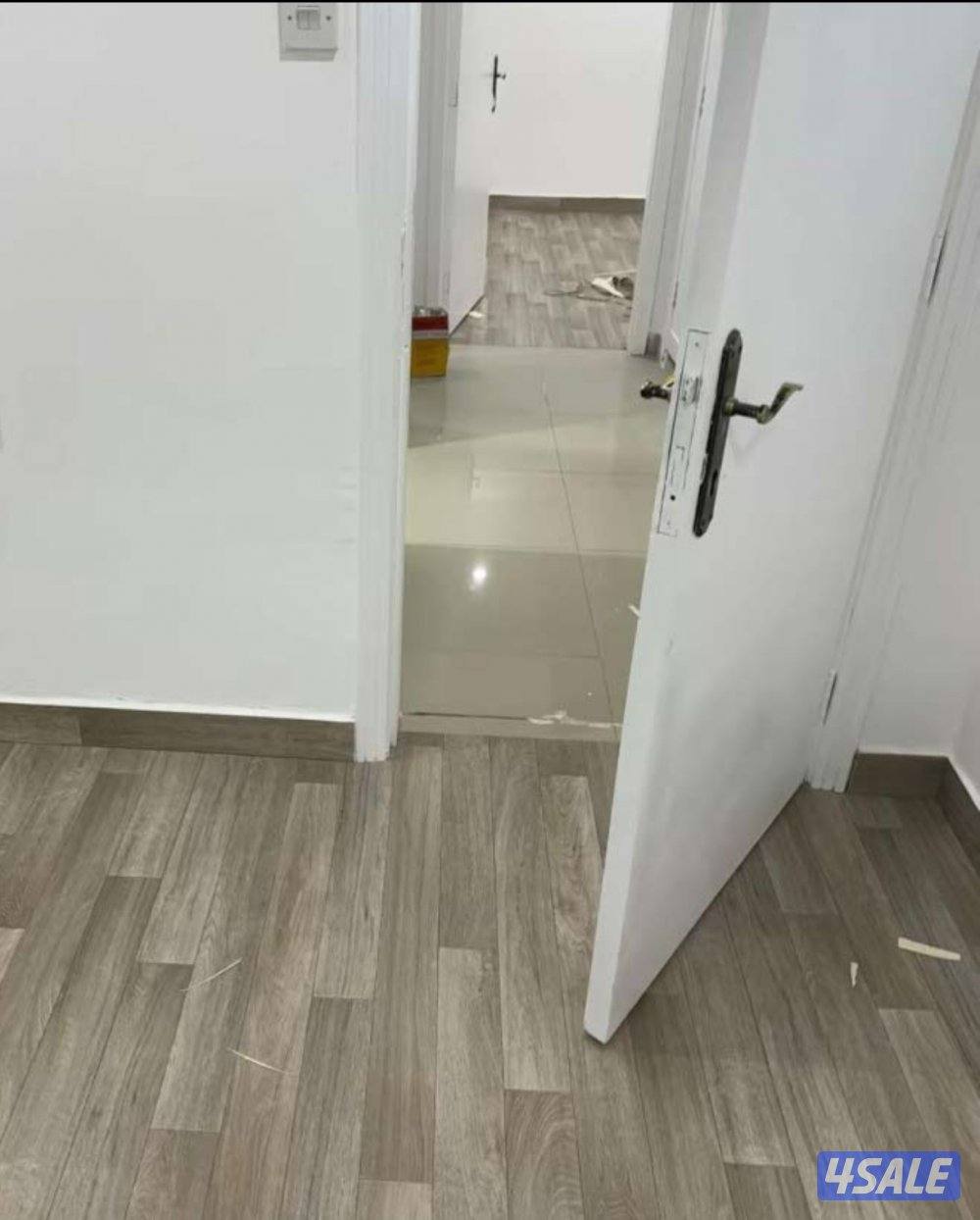 يوجد لدينا جميع انواع الباركيه رول بجميع الالوان نوعيه بلجيكيه وروسيه3