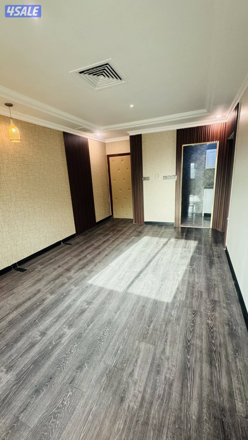 شقه للايجار بحولي غرفه وصاله وحمام ومطبخ مساحات كبيره1