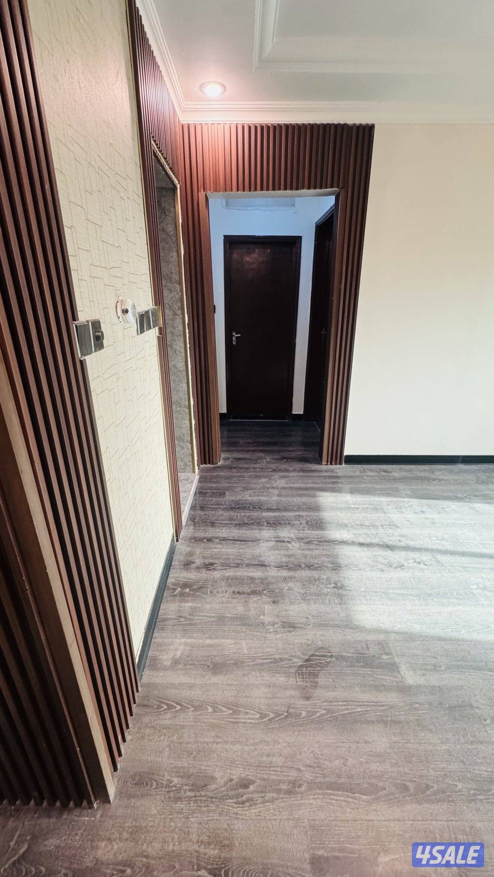 شقه للايجار بحولي غرفه وصاله وحمام ومطبخ مساحات كبيره2