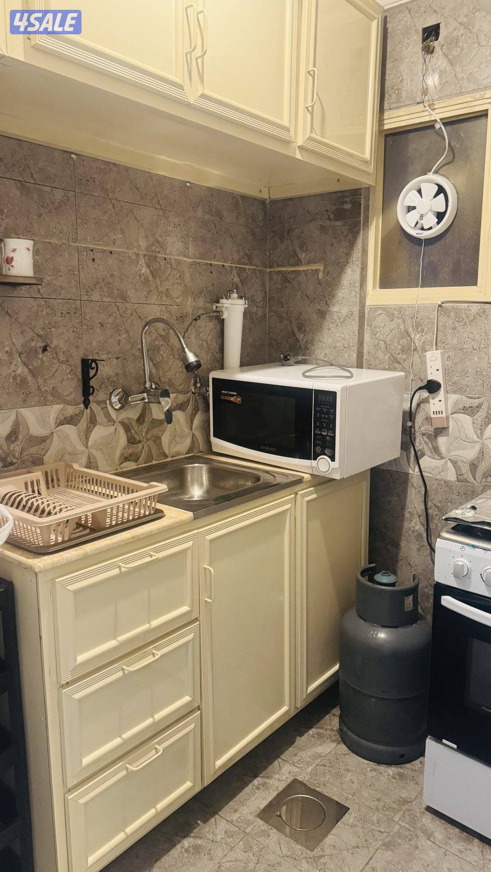 شقه خلو للايجار بحولي غرفة وصالة وحمام ومطبخ9