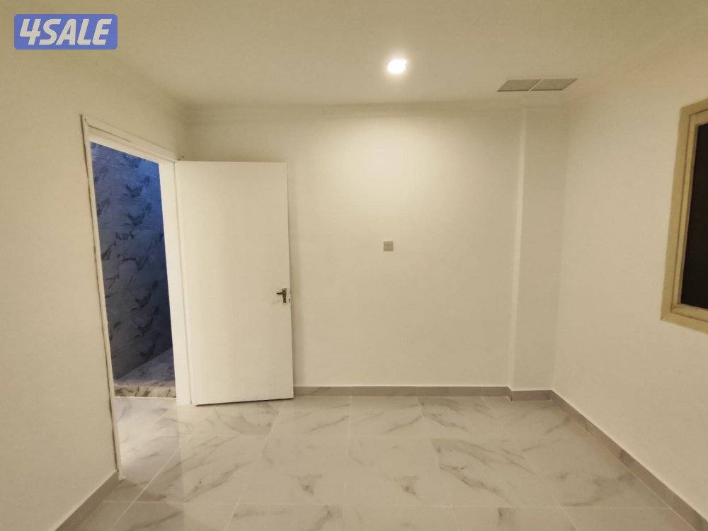 يوجد شقه للايجار غرفه وصاله وحمام مطبخ مساحه كبيره قريبه من جميع الخدم1