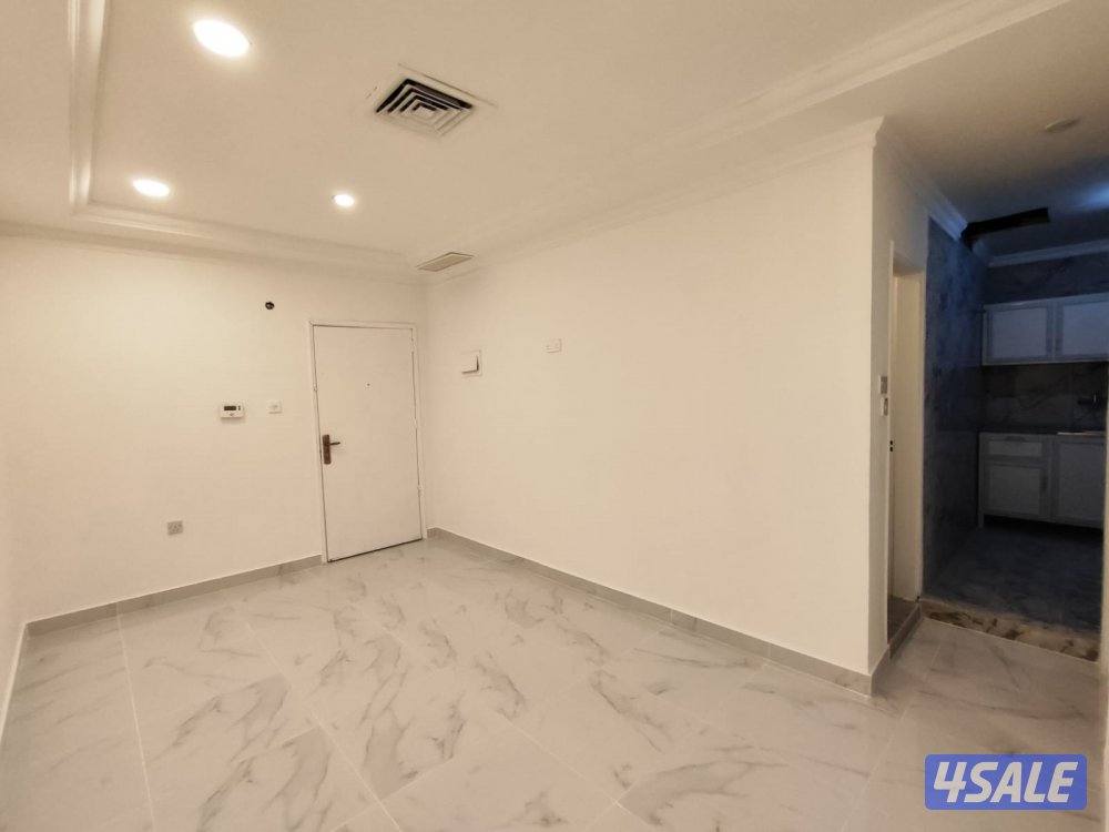 يوجد شقه للايجار غرفه وصاله وحمام مطبخ مساحه كبيره قريبه من جميع الخدم5