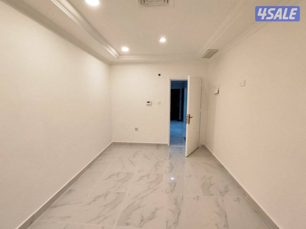يوجد شقه للايجار غرفه وصاله وحمام مطبخ مساحه كبيره قريبه من جميع الخدم7