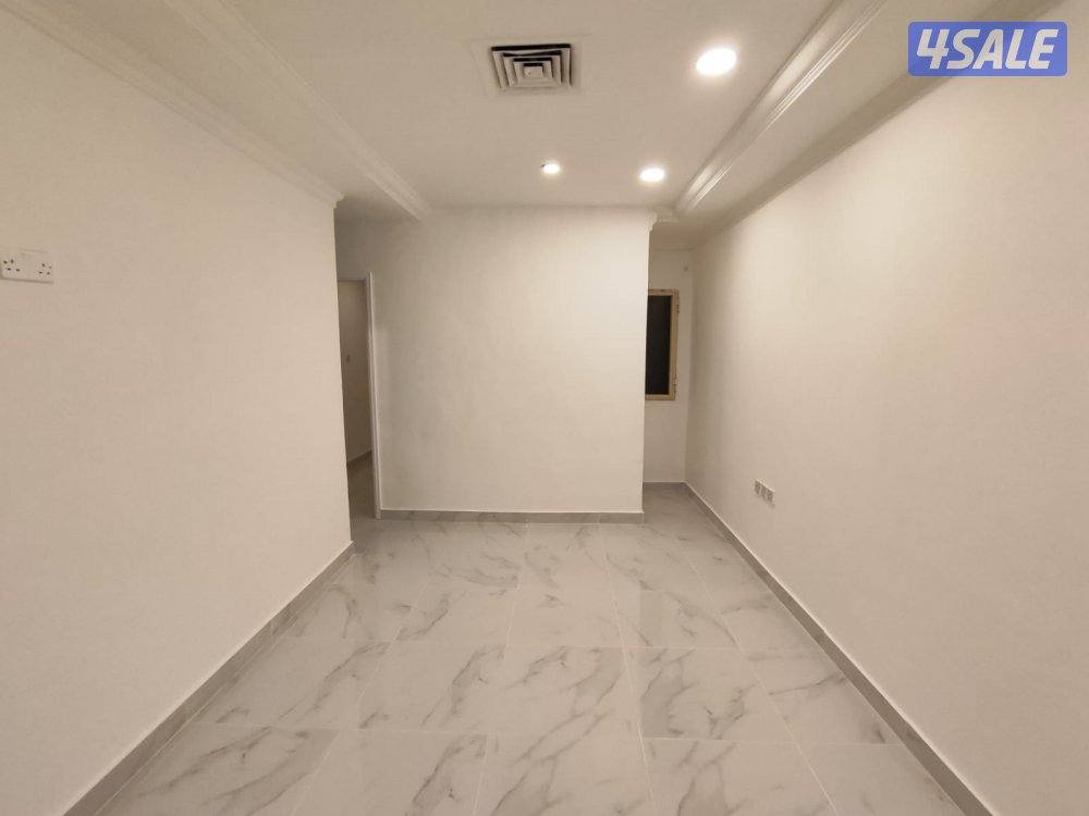 يوجد شقه للايجار غرفه وصاله وحمام مطبخ مساحه كبيره قريبه من جميع الخدم8