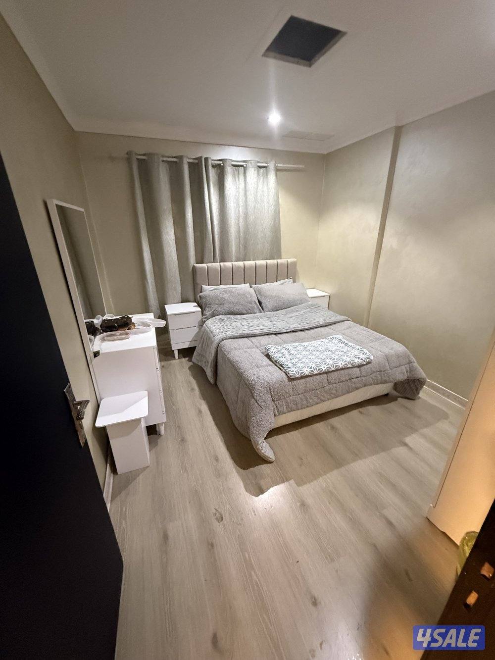 يوجد لدينا شقق الايجار غرفة وصالة ومطبخ وحمام2