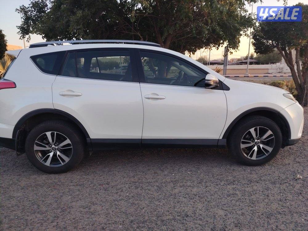 للبيع جيب تويوتا راف فور موديل2018 فل فتحه بصمه لحالةلوكالةشرط الفحص2