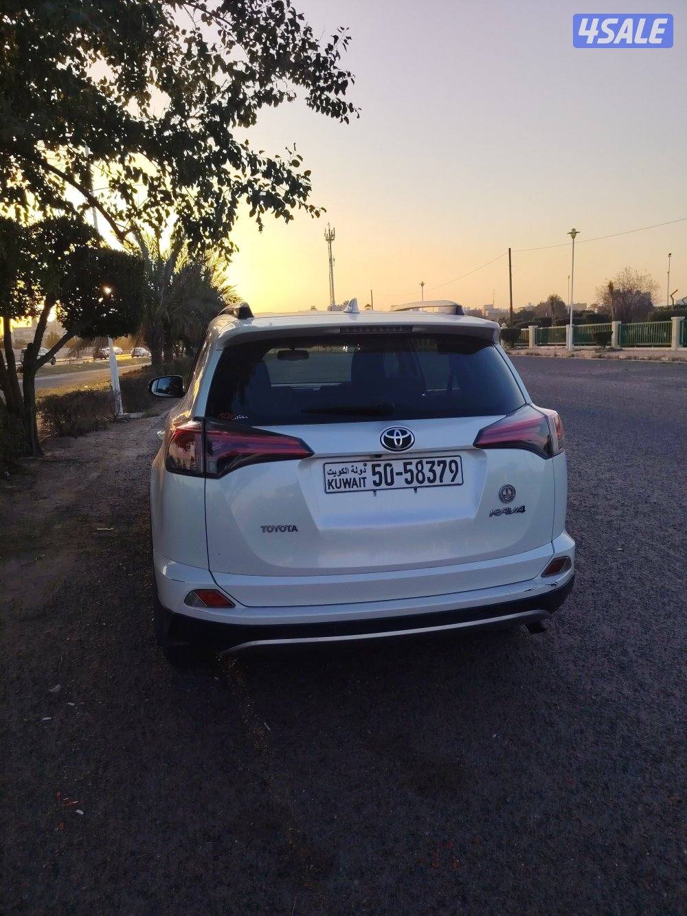 للبيع جيب تويوتا راف فور موديل2018 فل فتحه بصمه لحالةلوكالةشرط الفحص7